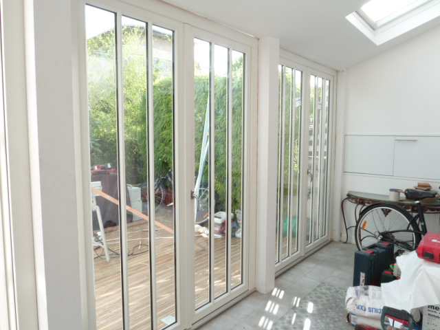 Porte Fenêtre bois fninition laquée blanc avec vitrage thermo phonique
